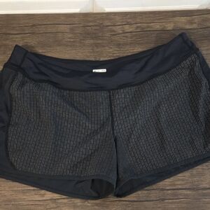 Lululemon Black Athletic Shorts with Elastic Waistband and Breathable Fabric